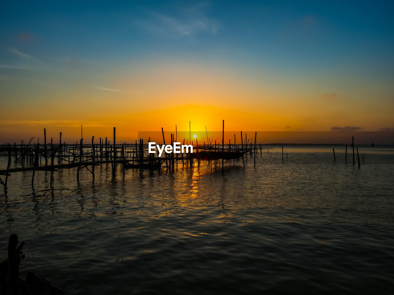 The sun is setting romantic light lake area in southern thailand