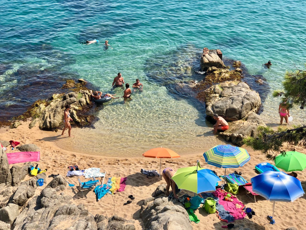 HIGH ANGLE VIEW OF GROUP OF PEOPLE ON BEACH