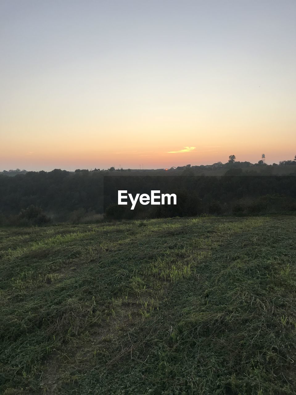 SCENIC VIEW OF FIELD AGAINST SKY AT SUNSET