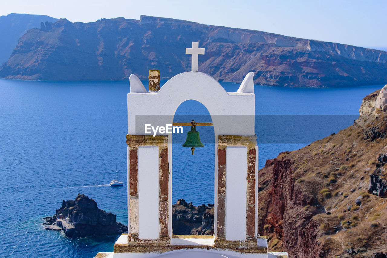 PANORAMIC VIEW OF SEA AND BUILDINGS AGAINST SKY