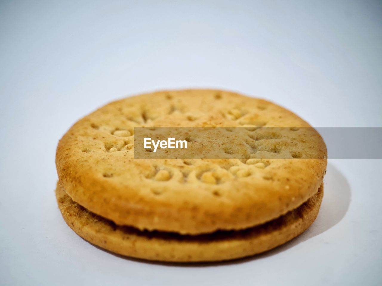 CLOSE-UP OF COOKIES IN PLATE