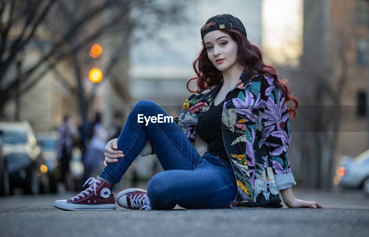 WOMAN LOOKING AWAY IN CITY