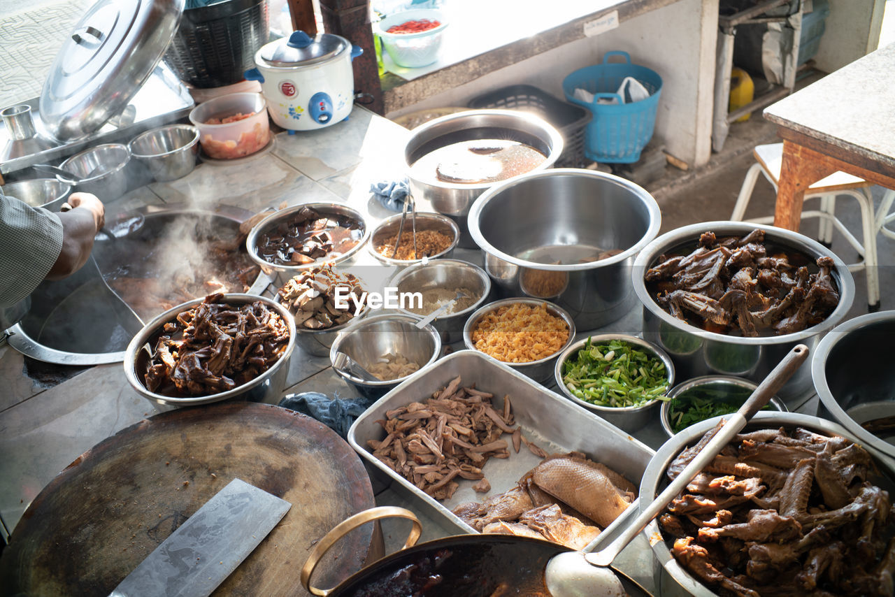 HIGH ANGLE VIEW OF FOOD ON TABLE AT KITCHEN