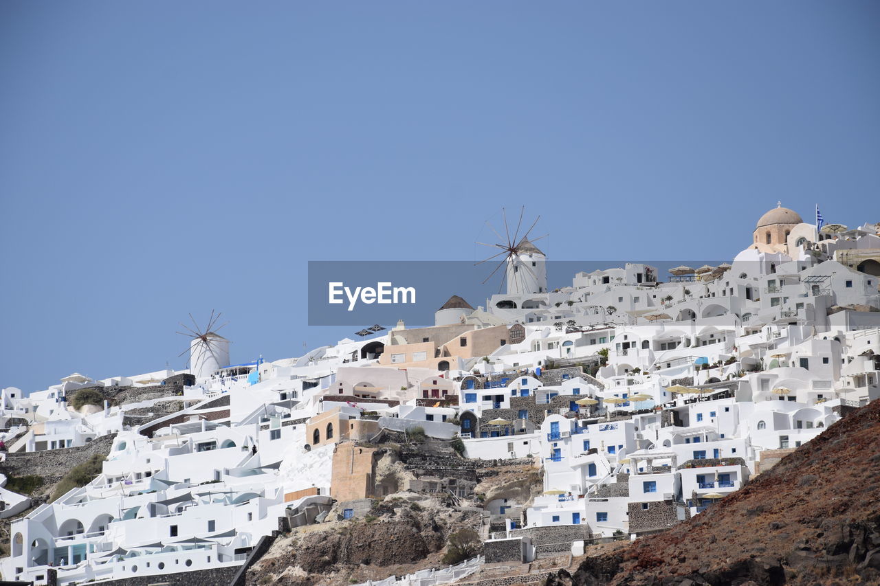 LOW ANGLE VIEW OF RESIDENTIAL BUILDINGS AGAINST CLEAR BLUE SKY