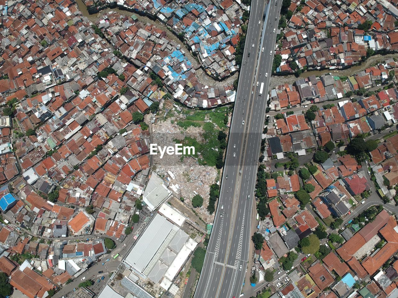 HIGH ANGLE VIEW OF RESIDENTIAL BUILDINGS IN CITY