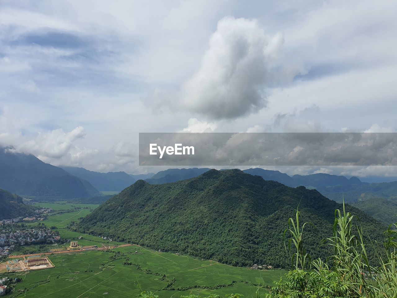 SCENIC VIEW OF GREEN LANDSCAPE AGAINST SKY