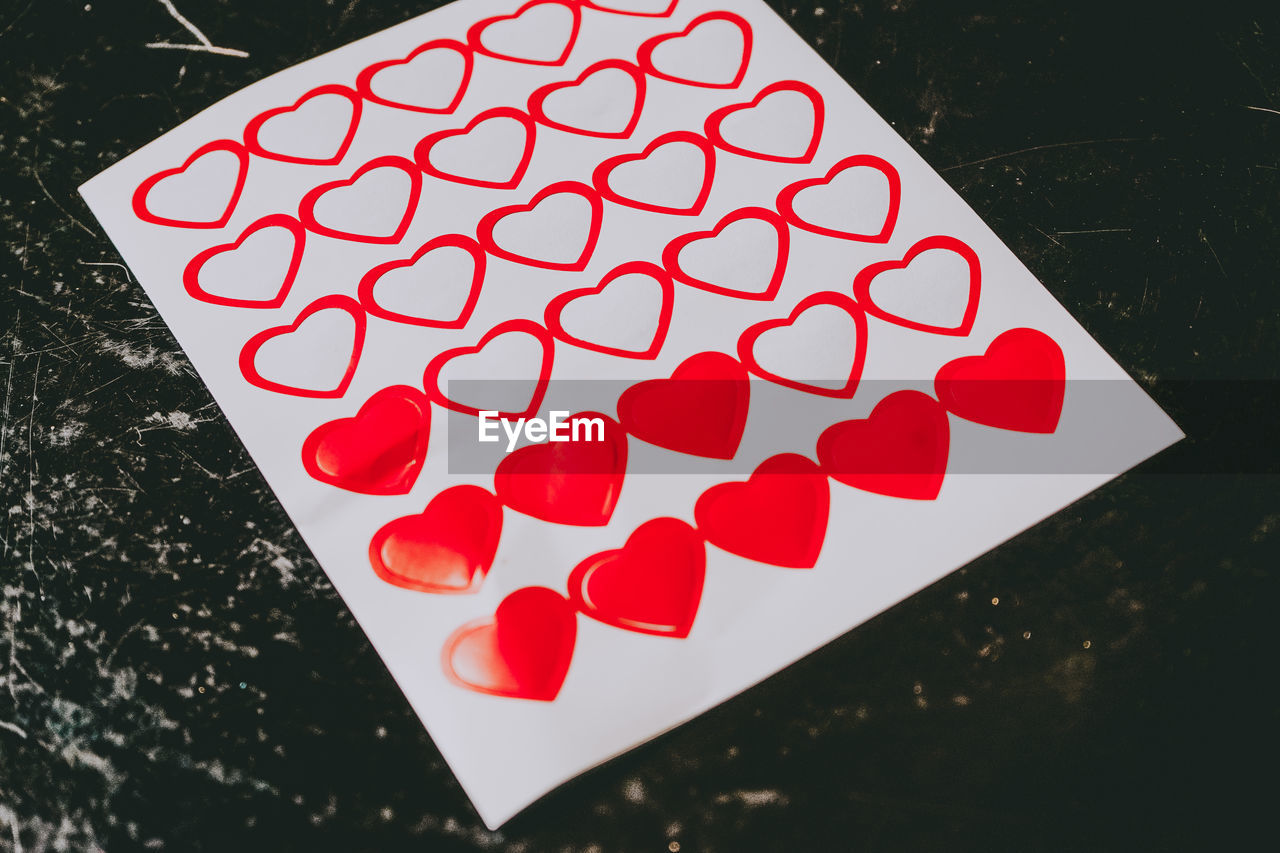 HIGH ANGLE VIEW OF HEART SHAPE ON TABLE