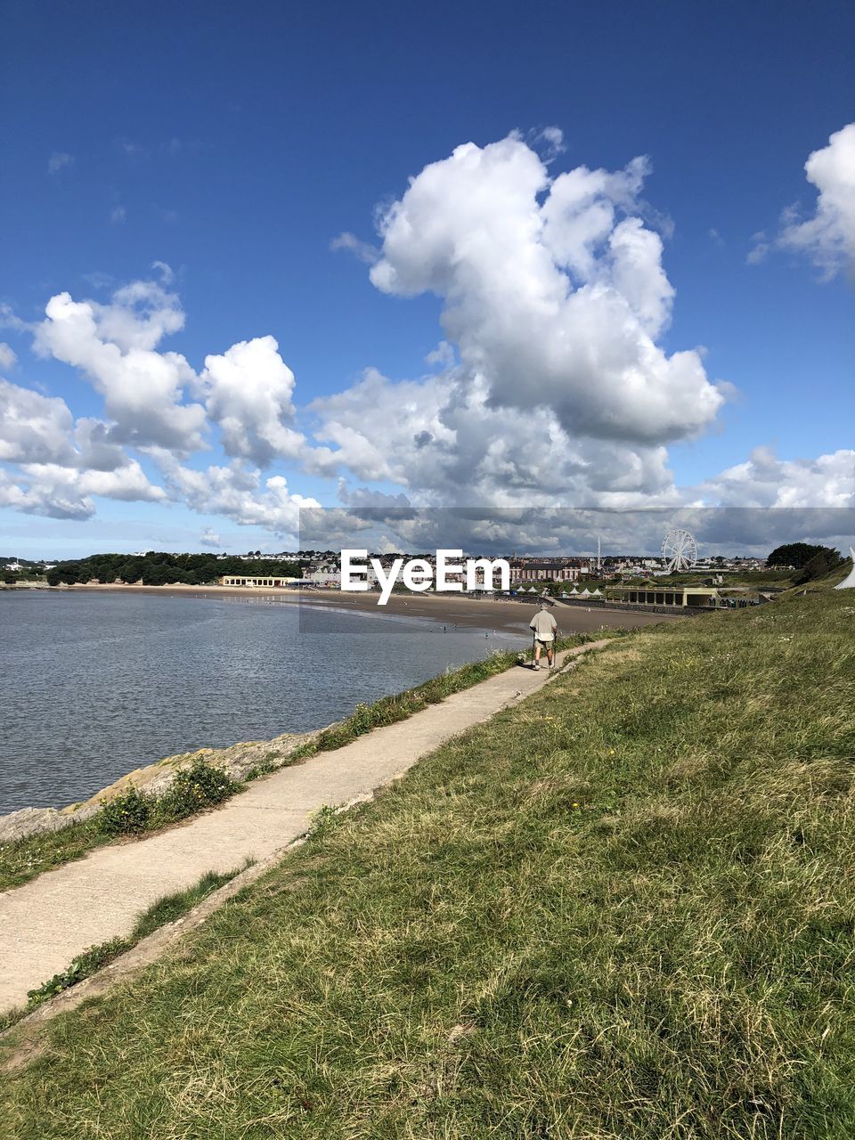 PANORAMIC SHOT OF BEACH AGAINST SKY