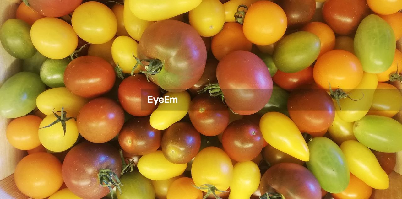 FULL FRAME SHOT OF FRUITS