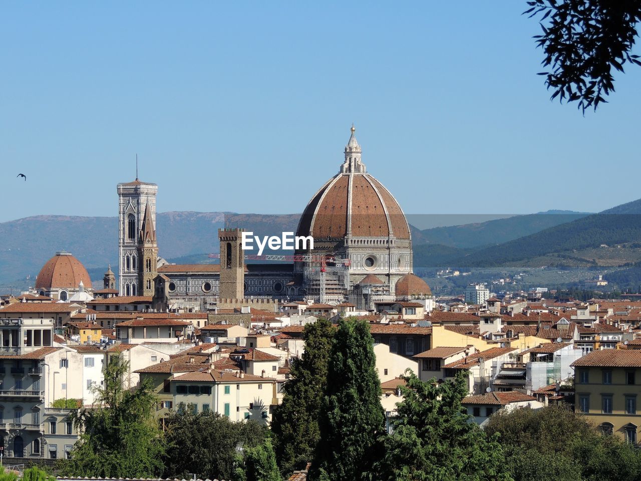 VIEW OF TOWNSCAPE AGAINST SKY