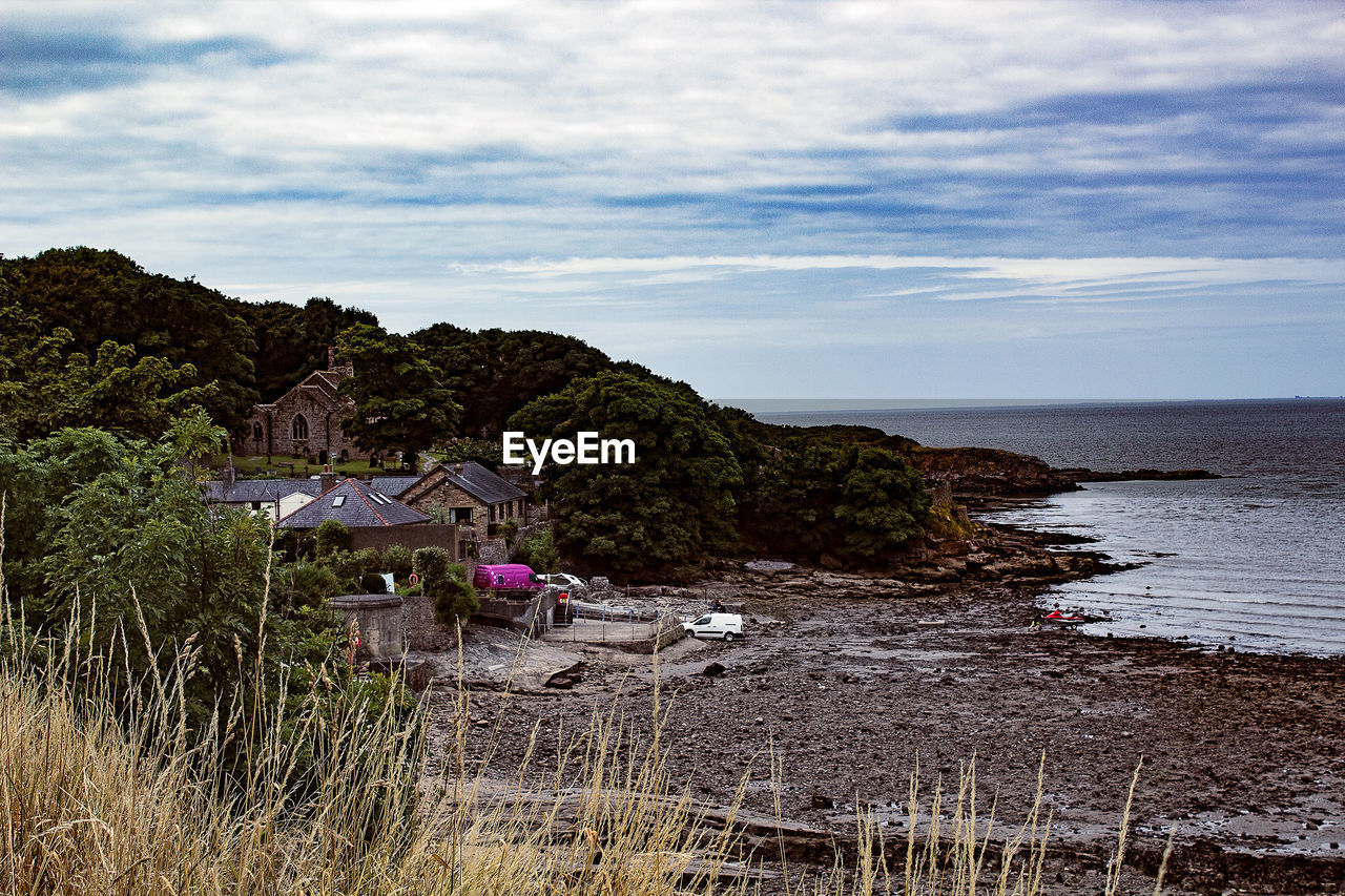 SCENIC VIEW OF SEA AGAINST BUILDINGS