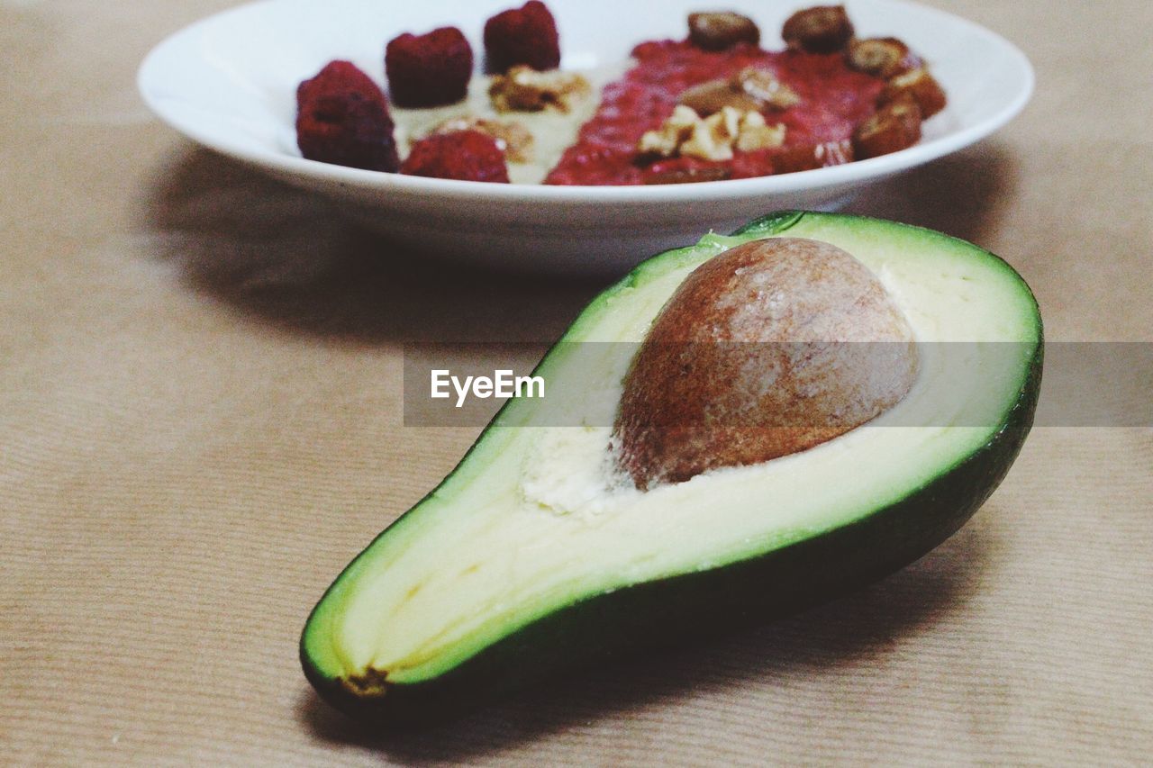 CLOSE-UP OF FOOD IN BOWL