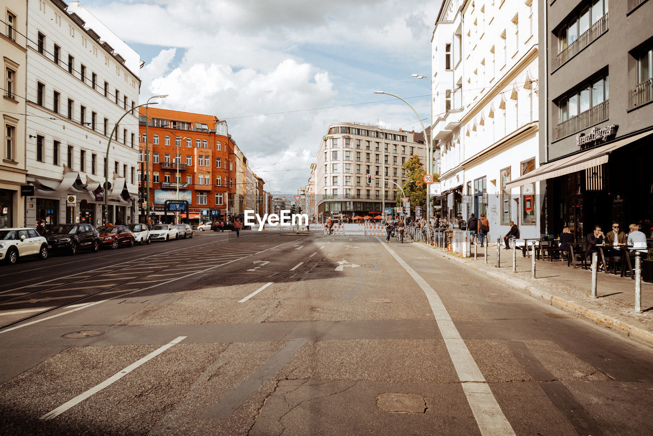 SURFACE LEVEL OF ROAD BY BUILDINGS IN CITY