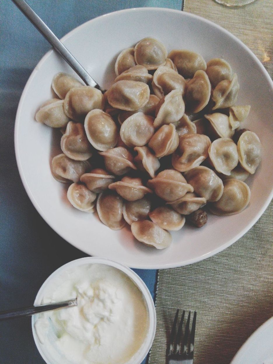 CLOSE-UP OF FOOD IN BOWL