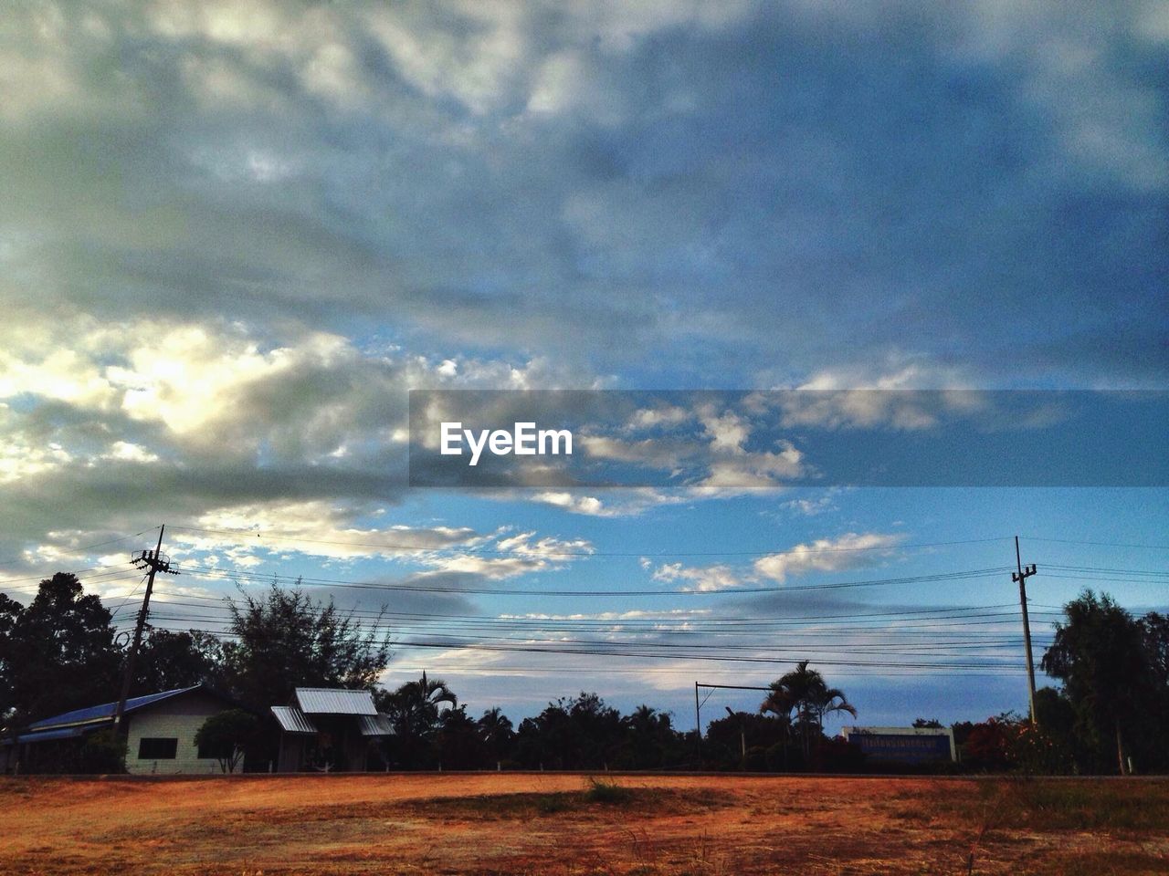 SCENIC VIEW OF DRAMATIC SKY