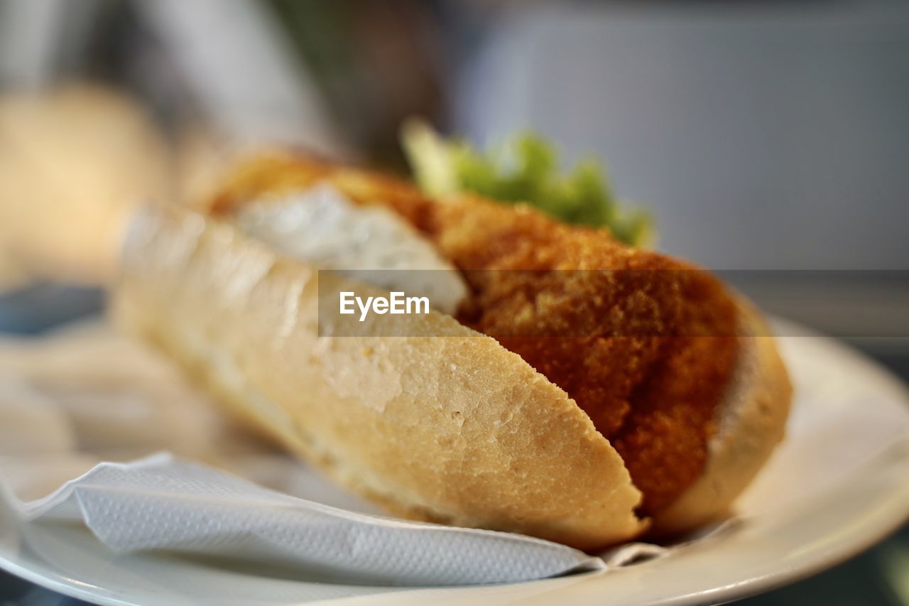 Close-up of fish sandwich in plate on table