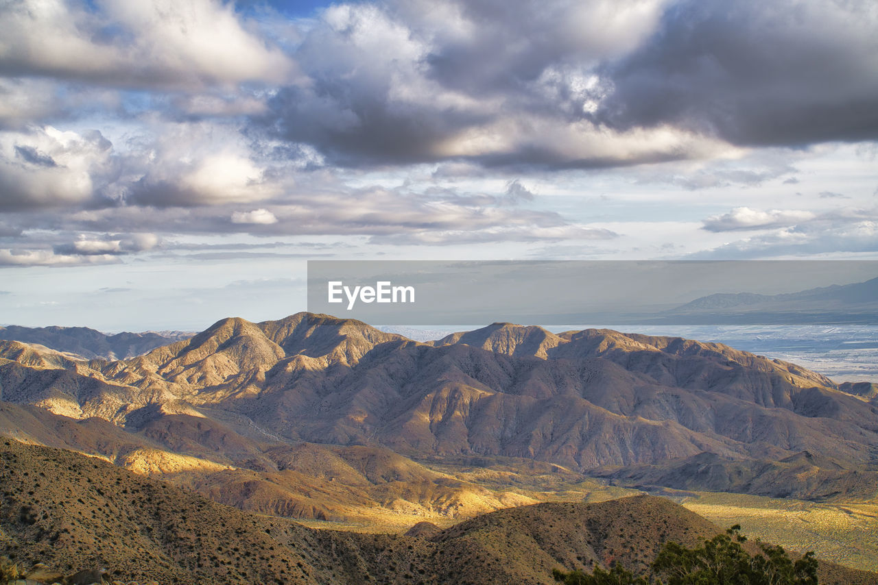 SCENIC VIEW OF DRAMATIC LANDSCAPE AGAINST CLOUDY SKY