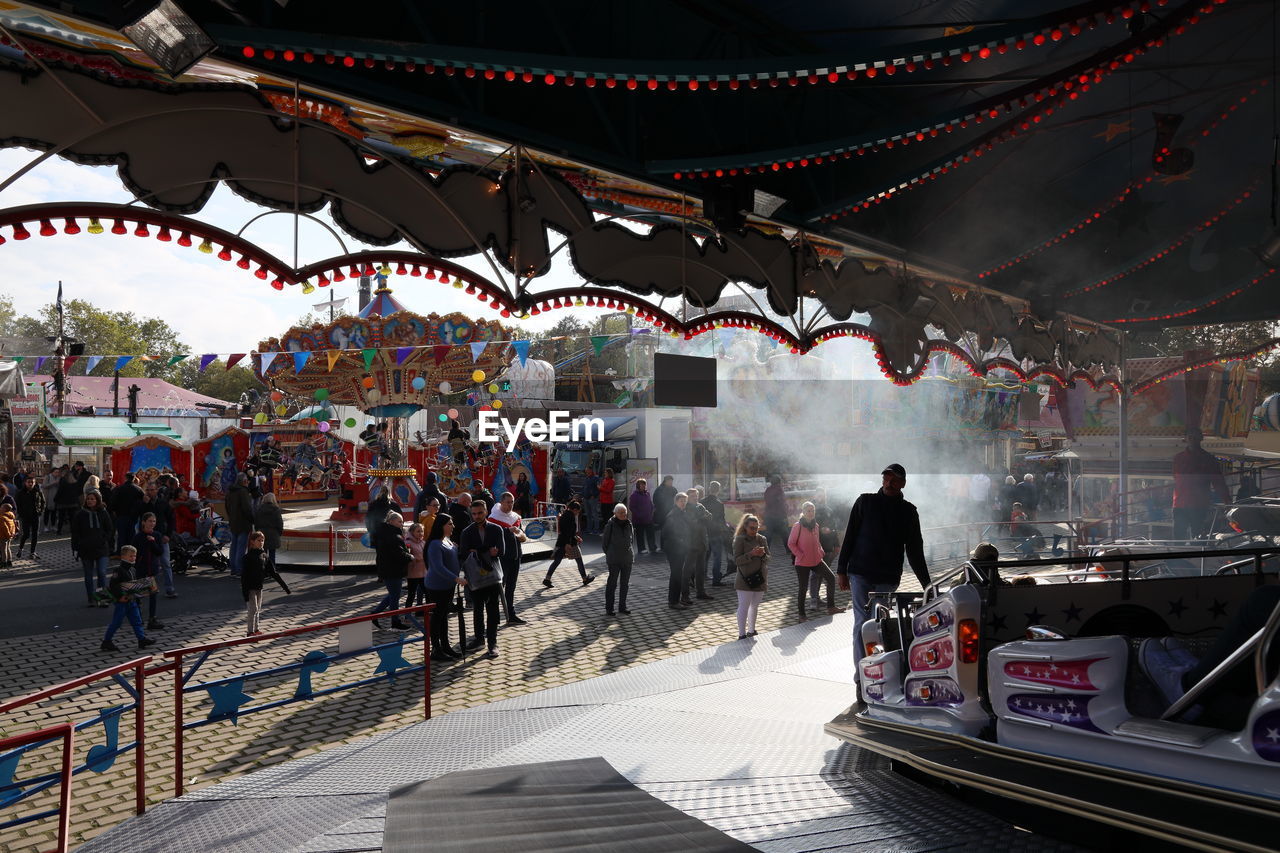 PEOPLE IN AMUSEMENT PARK