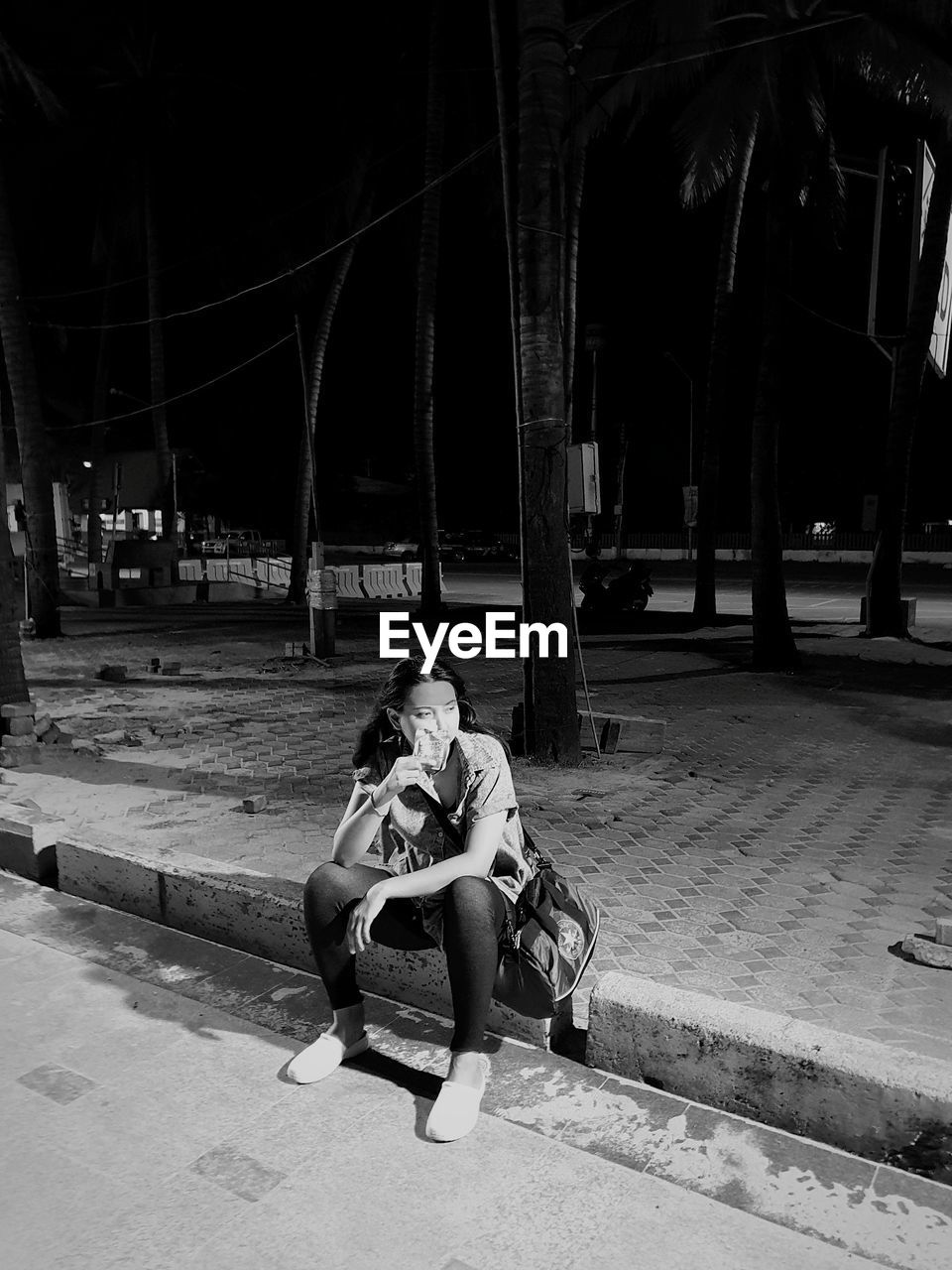 FULL LENGTH OF WOMAN SITTING ON BENCH