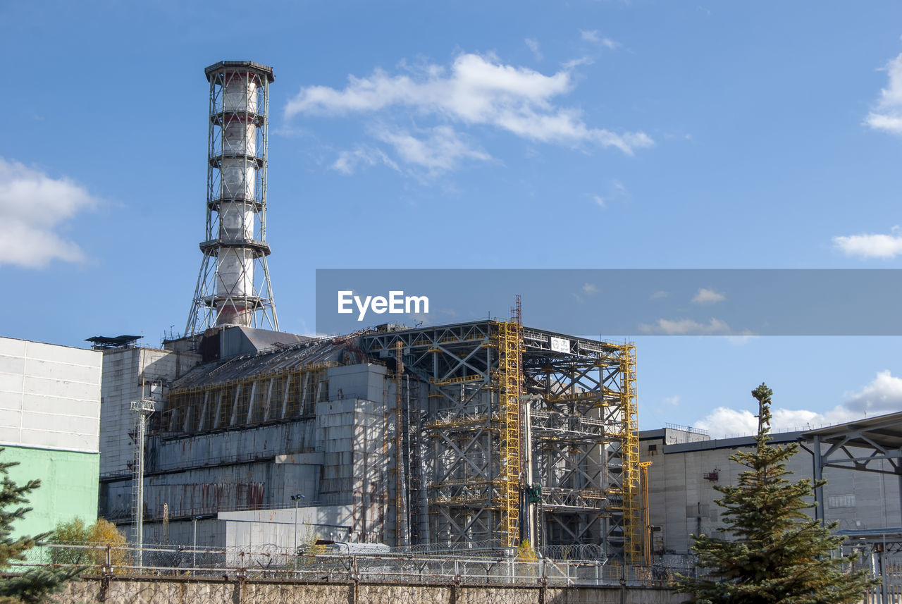 The number 4 reactor at the chernobyl nuclear plant at exploded on 26th april 1986