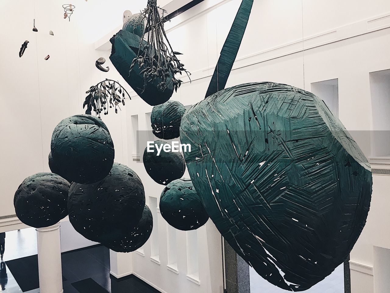 LOW ANGLE VIEW OF STATUE
