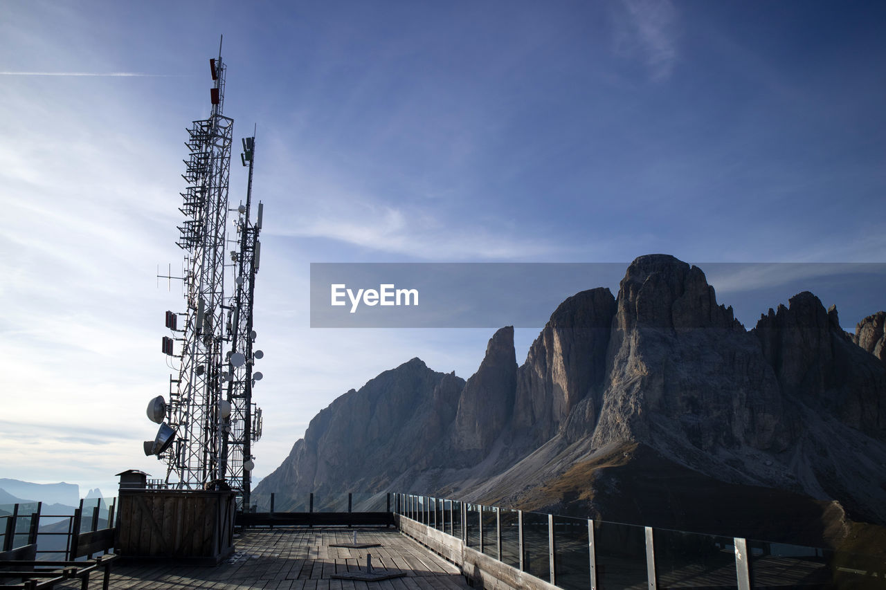 Photographic documentation of large antennas for radio telecommunications and data exchange