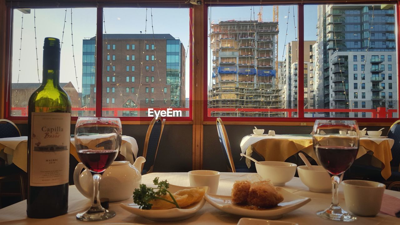 CLOSE-UP OF FOOD ON TABLE