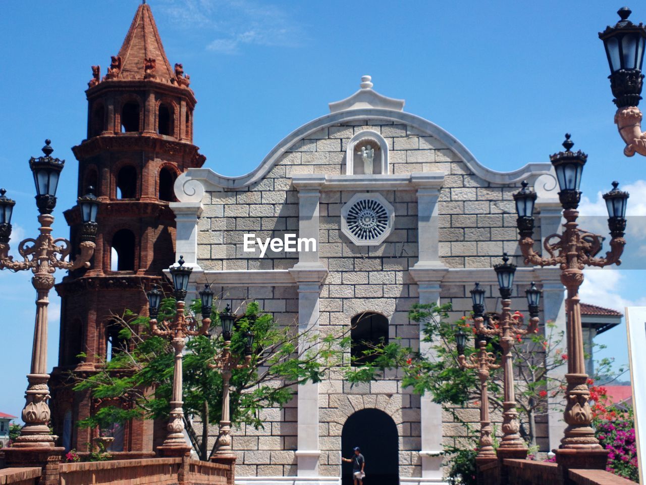 LOW ANGLE VIEW OF CATHEDRAL AGAINST SKY