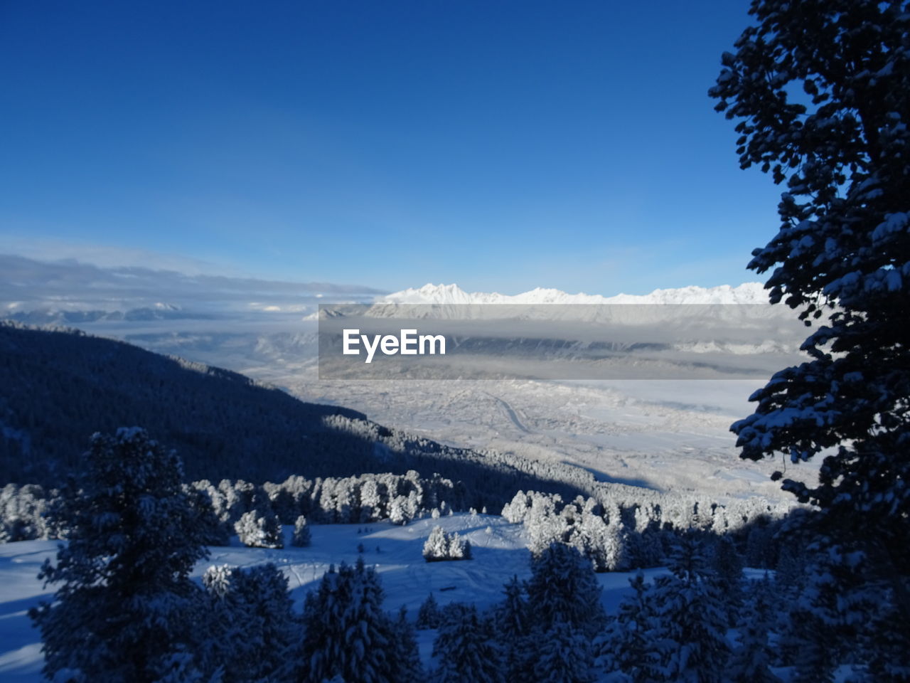 SCENIC VIEW OF SNOWCAPPED MOUNTAIN AGAINST SKY