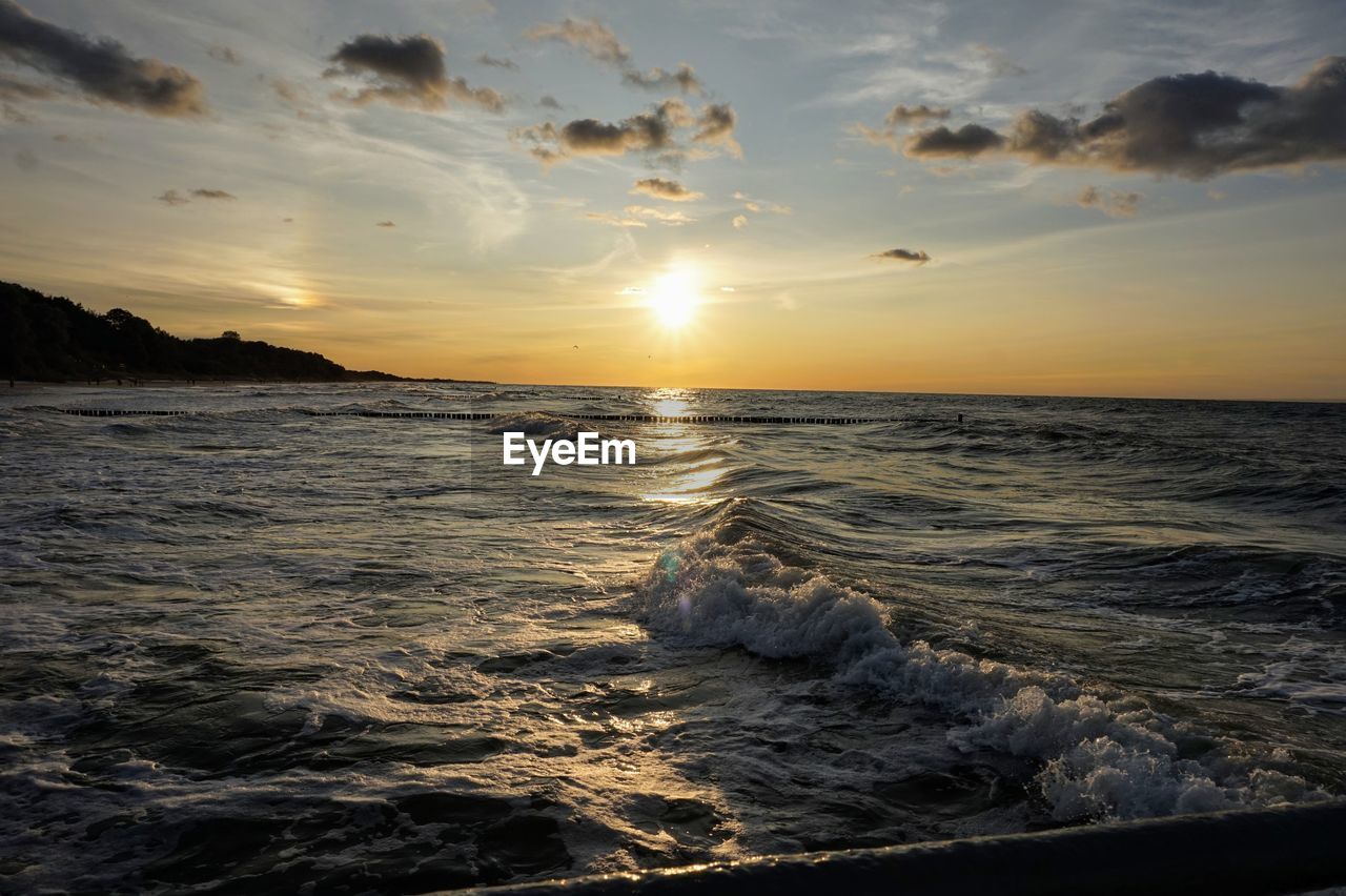 SCENIC VIEW OF SEA AT SUNSET