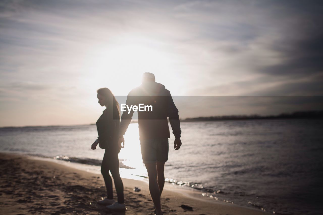 SILHOUETTE OF PEOPLE ON BEACH