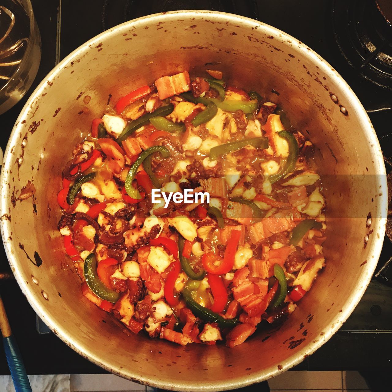 CLOSE-UP OF SOUP IN BOWL