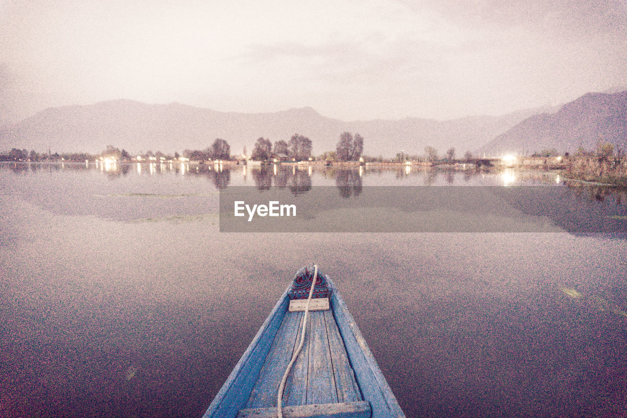 SCENIC VIEW OF LAKE BY MOUNTAINS AGAINST SKY