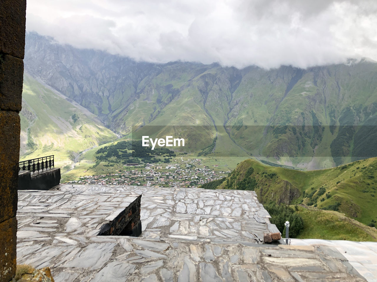 SCENIC VIEW OF MOUNTAIN RANGE AGAINST SKY