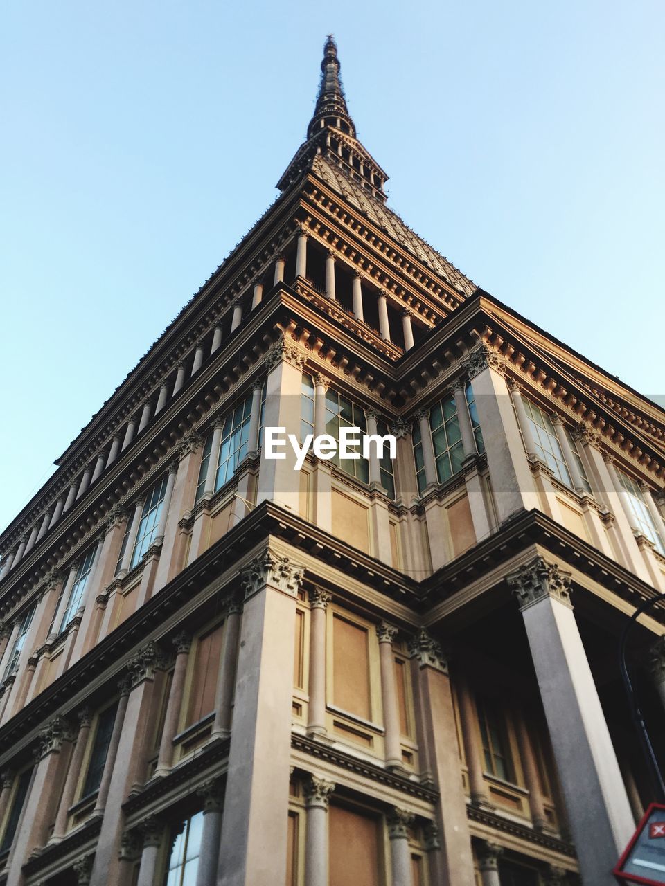 LOW ANGLE VIEW OF BUILDING AGAINST CLEAR SKY