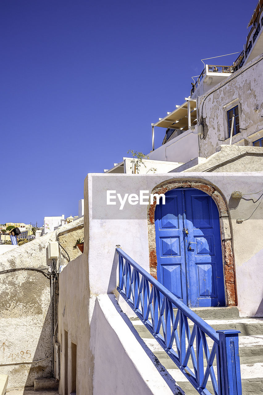 LOW ANGLE VIEW OF BUILDINGS AGAINST CLEAR BLUE SKY