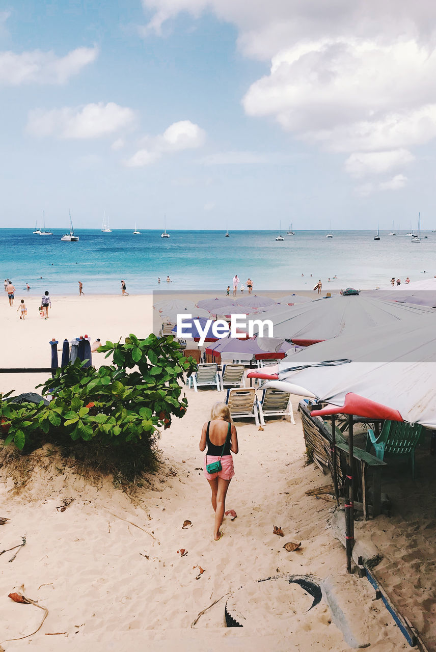 PEOPLE ON BEACH