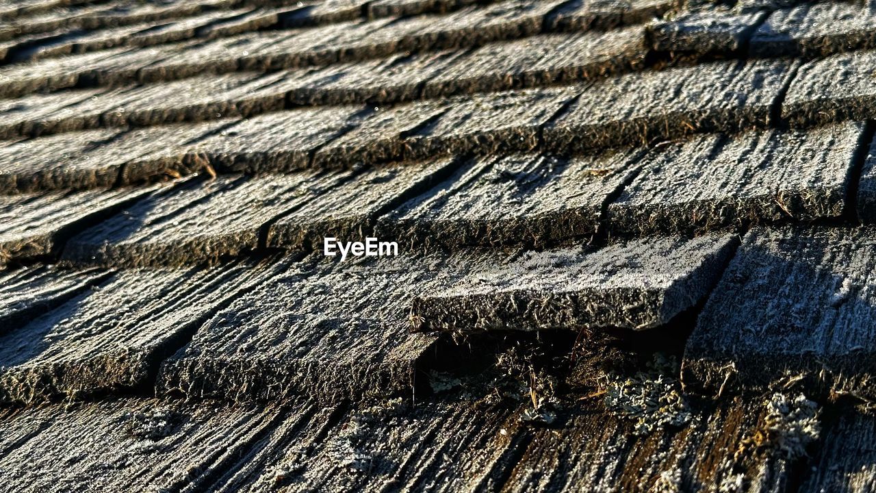 full frame, backgrounds, no people, pattern, wood, textured, day, soil, close-up, wall, outdoors, nature, sunlight, asphalt, high angle view, rock, rough