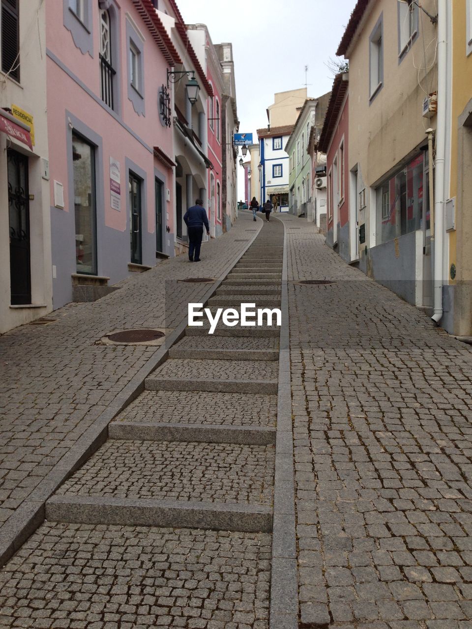 WOMAN WALKING IN CITY