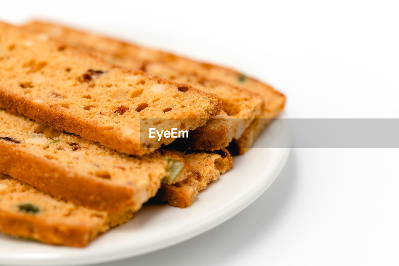 HIGH ANGLE VIEW OF BREAKFAST IN PLATE