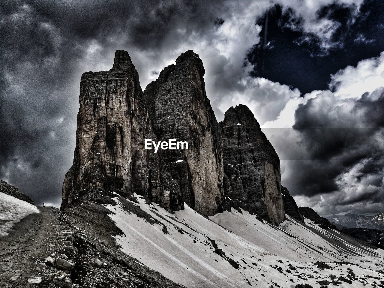 LOW ANGLE VIEW OF ROCKS AGAINST SKY