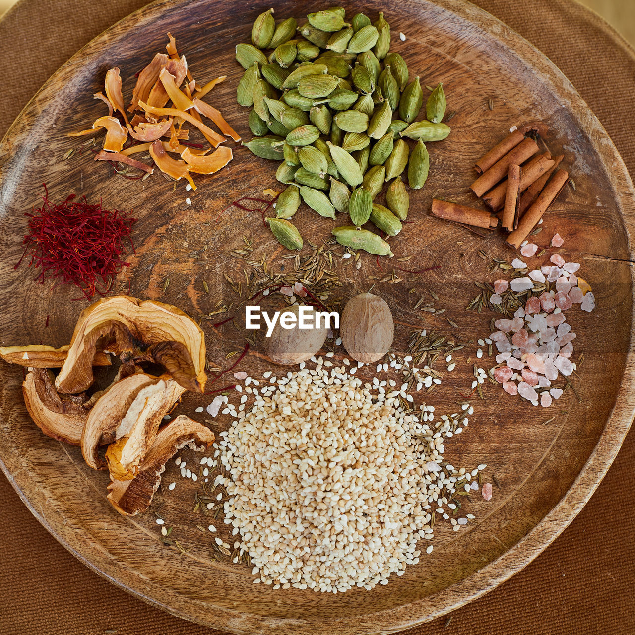 HIGH ANGLE VIEW OF FOOD ON TABLE