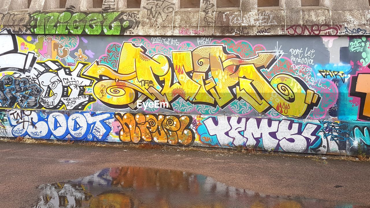 GRAFFITI ON SHORE