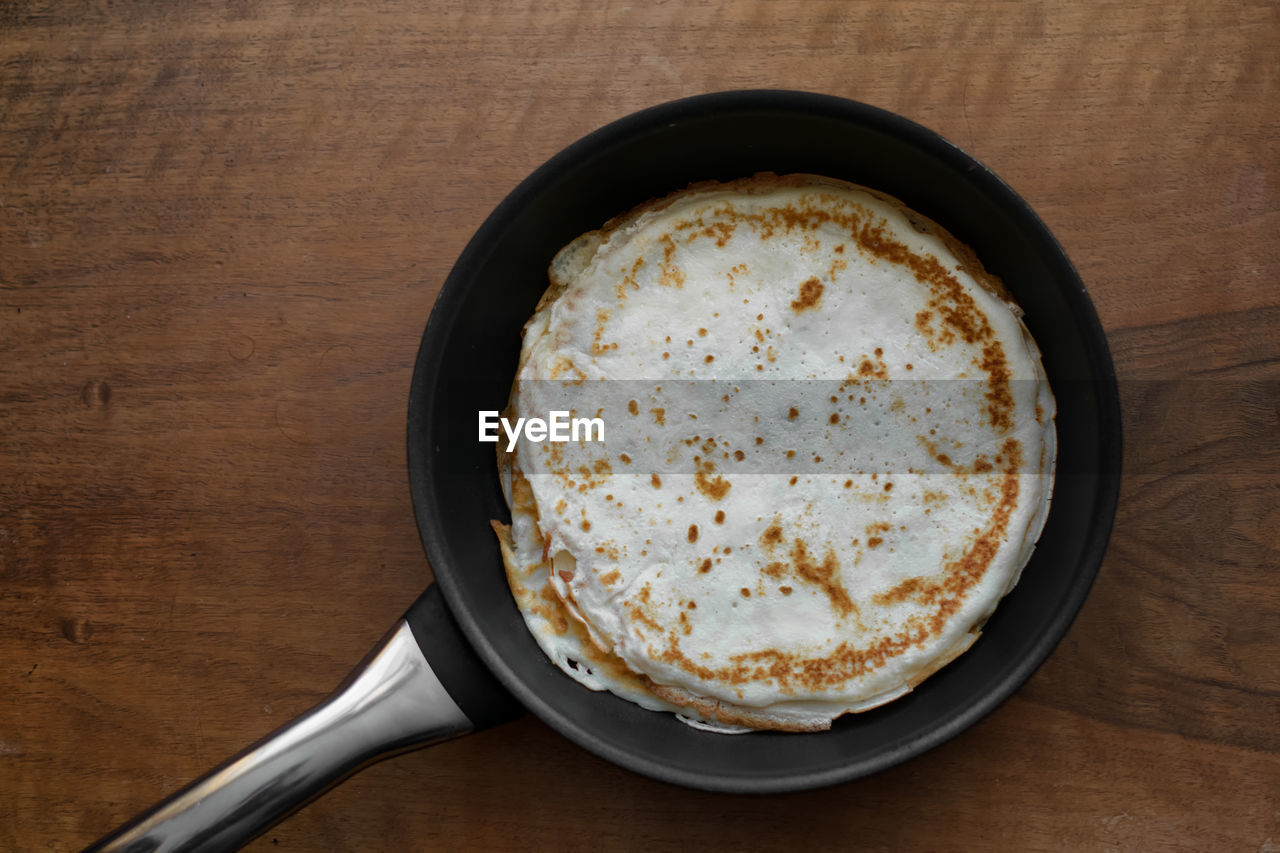 Directly above shot of pancake in pan on table