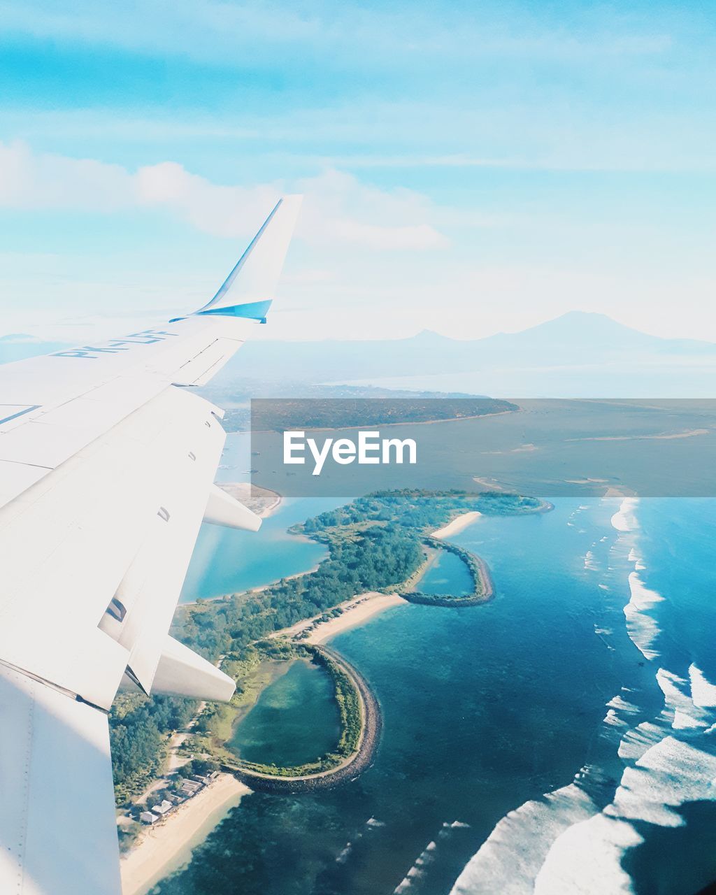 AERIAL VIEW OF SEA AND AIRPLANE AGAINST SKY