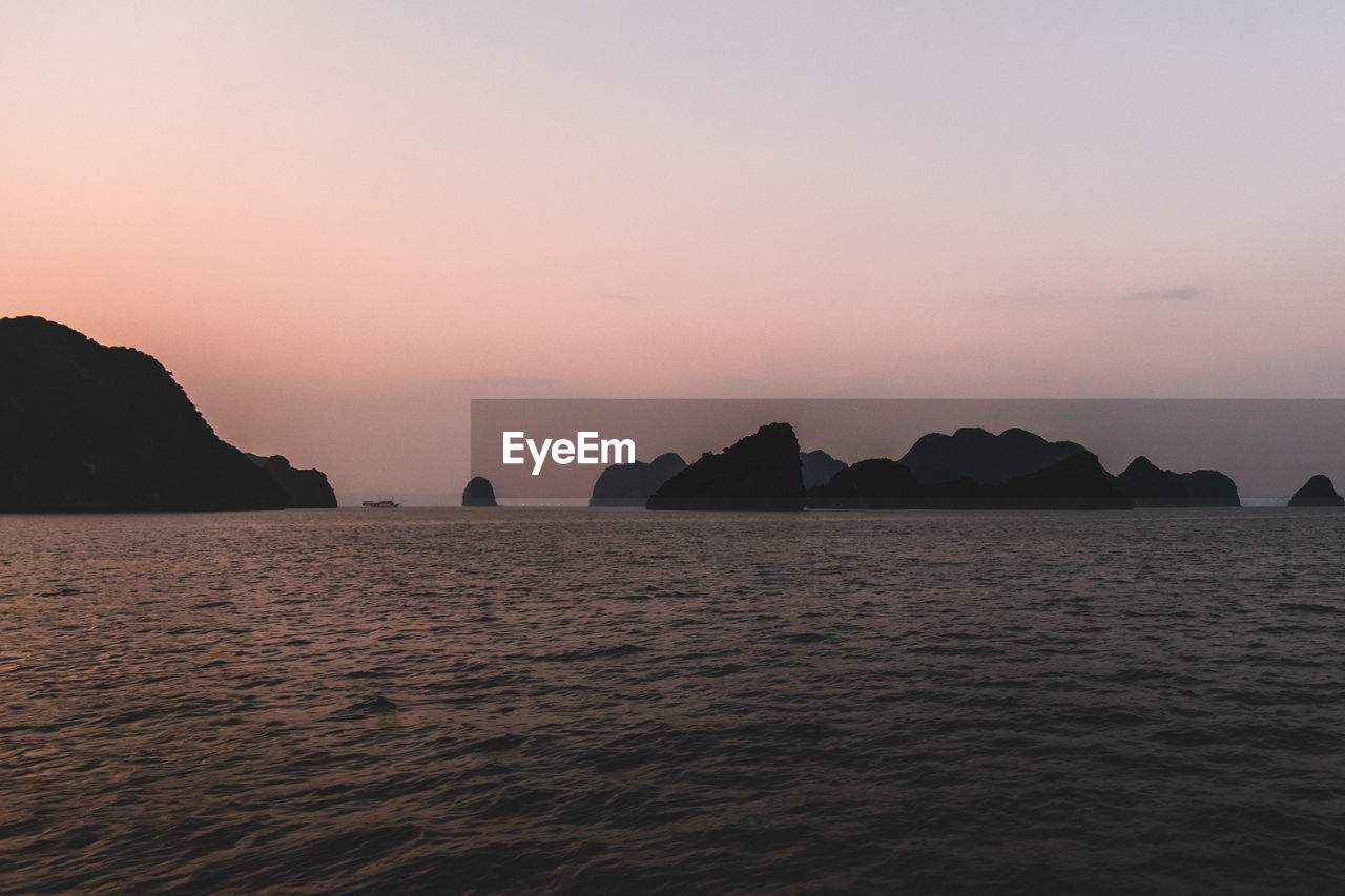 SCENIC VIEW OF ROCKS IN SEA AGAINST SKY