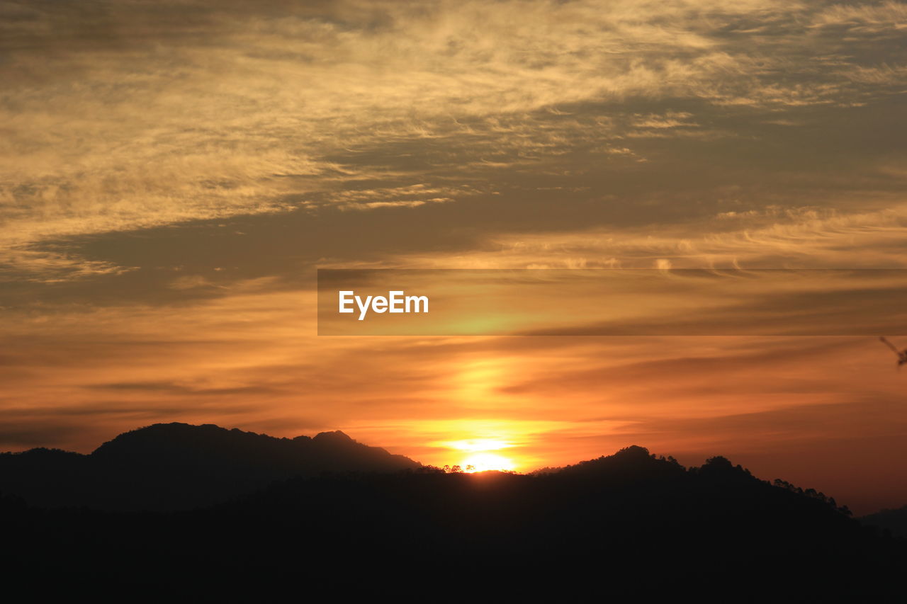 SCENIC VIEW OF DRAMATIC SKY OVER SILHOUETTE LANDSCAPE