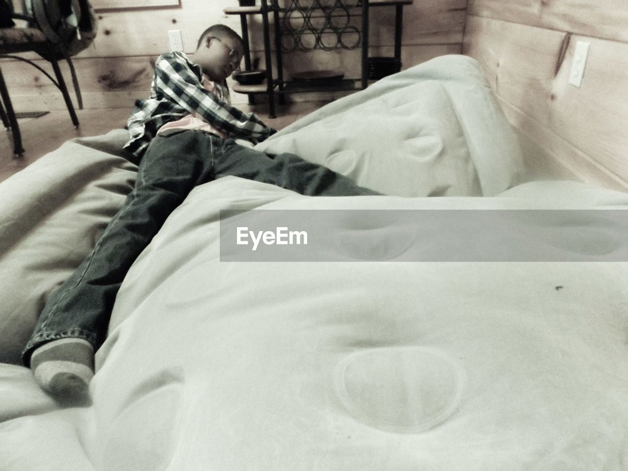 one person, bed, indoors, real people, childhood, boys, hospital, pillow, day, close-up, people