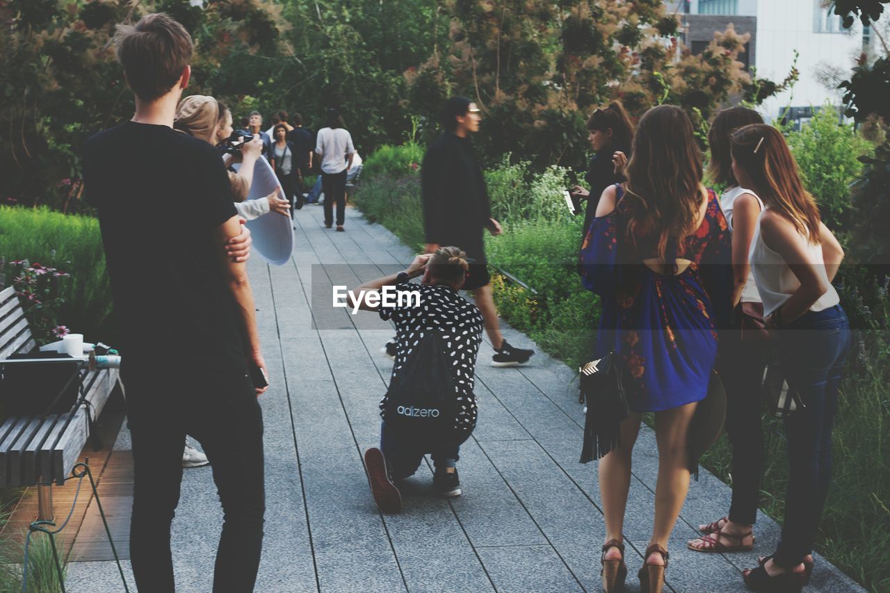 HIGH ANGLE VIEW OF PEOPLE LOOKING AT VIEW