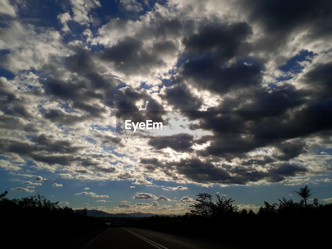 SCENIC VIEW OF DRAMATIC SKY OVER ROAD